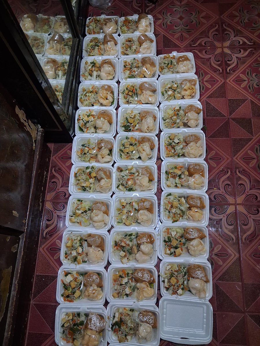 _closertokoo's tweet photo. help rt🙏

SEPTEMBER MASIH BULANNYA NAMKOOK!!! 

Kamis besok Alhamdulillah ada amanah berbagi 90 porsi lontong sayur spesial NAMKOOK DAY untuk dibagikan ke panti asuhan terdekat. barangkali kaka-kaka ada yang menitipkan untuk tambahan takjil buat berbuka puasa senin-kamis adik-adik disanaa bisaa🩷
• harga takjilnya 1 box isi 3 pcs = 5.000

total jumlah adik-adik dan pengurus ada 90 orang. Barangkali kaka-kaka mau berbagi bisaa DM aku yaaa

seandainya tidak memenuhi 90 box nanti bisaa kami berikan tanpa kemasan box. jadi satu anak mungkin mendapatkan 1-2 takjil☺️

terimakasih banyakk🥰