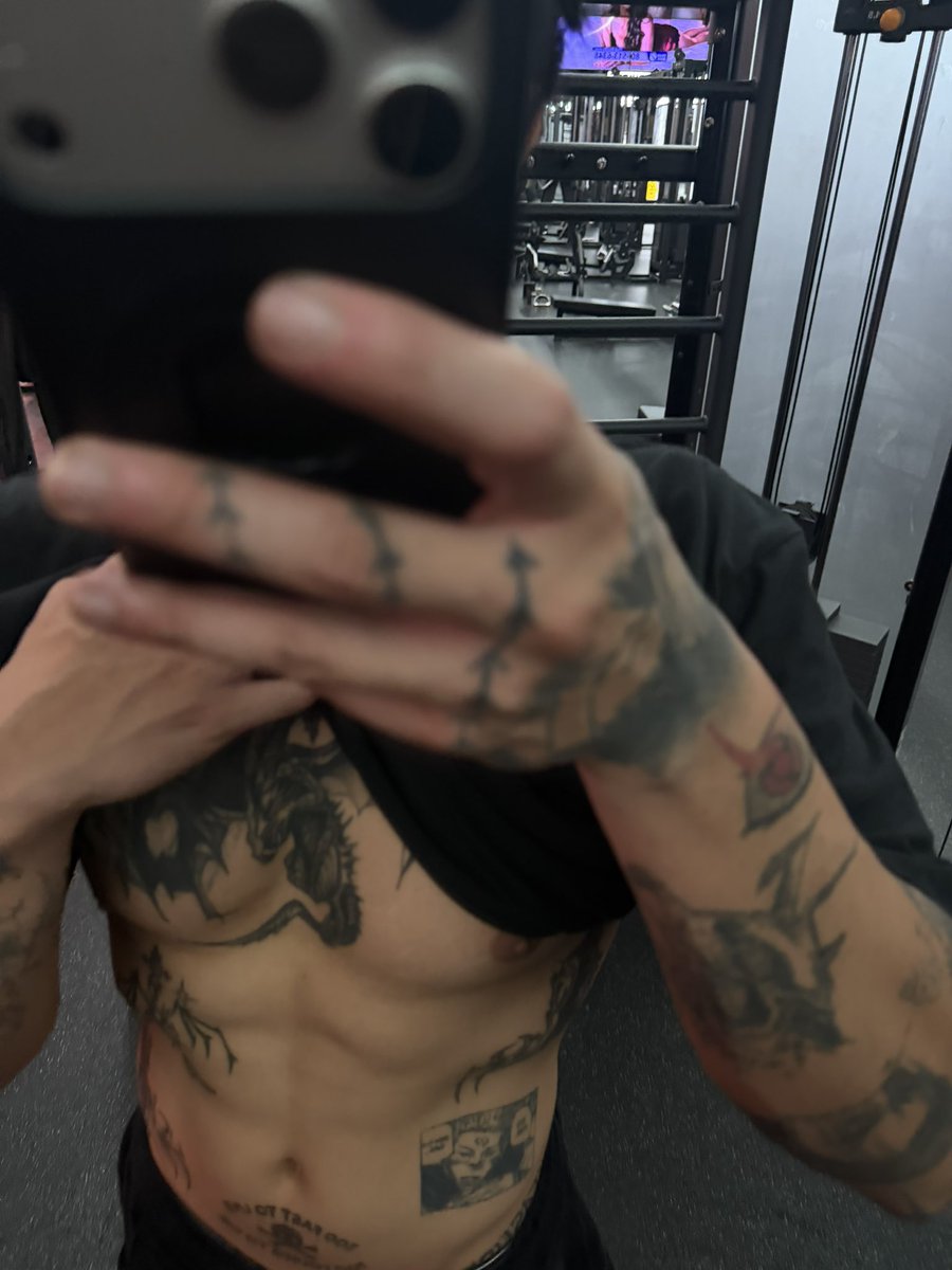 r1posterboy's tweet photo. Cum for me https://t.co/cYqcLIcQB1