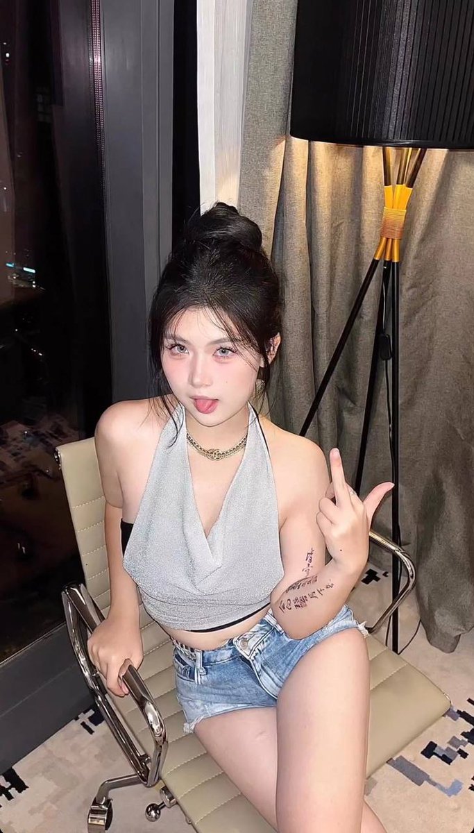Tiantianabc123's tweet photo. 如果你有这样的女朋友，你会愿意和他一样分享出来给大家肆意羞辱吗@htftempl https://t.co/45rGaWl8R2