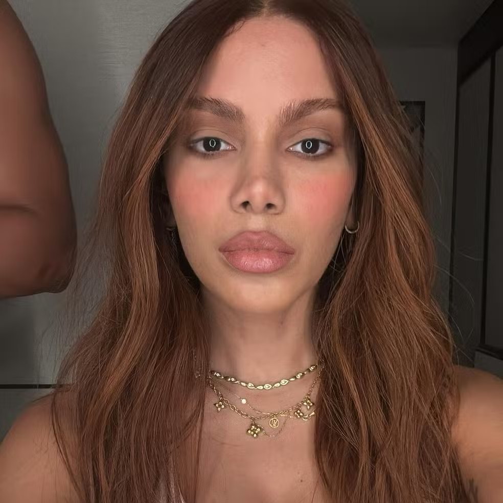vixeoxe's tweet photo. Pra ter esse resultado ela primeiro passou pelo vale das sombras e da estranheza, mas quando o rosto assentou foi papo de obra divina mesmo https://t.co/13hMpIkOHn