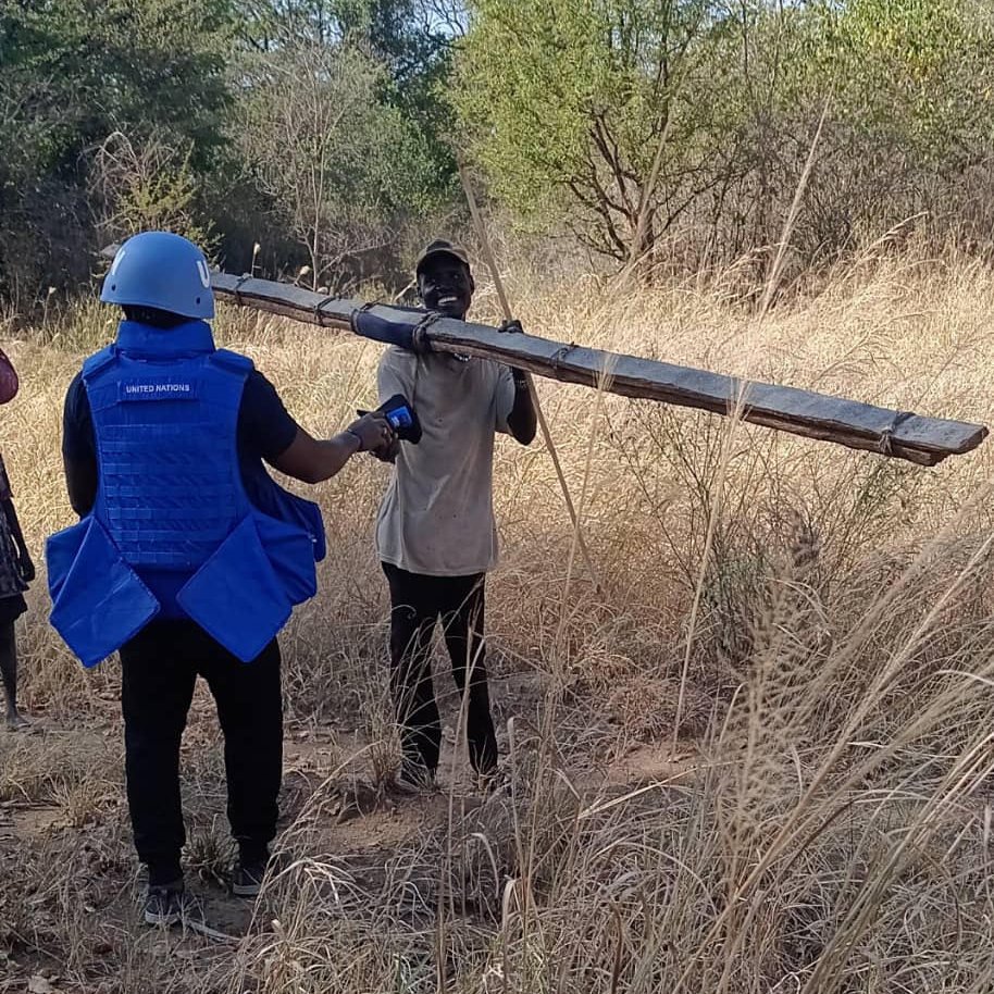 unmissmedia's tweet photo. In Chukudum 🇸🇸, #SouthSudan, concerns are rising about child recruitment during intercommunal conflicts. During a long distance patrol to the area, #UNMISS engaged intensively with community leaders, authorities, women, youth, and security actors to help prevent violations and promote dialogue to address persistent cattle raiding and road ambushes, while promoting peaceful coexistence.

Read more: https://t.co/CNmnKONgmo
#A4P #InvestInPeace