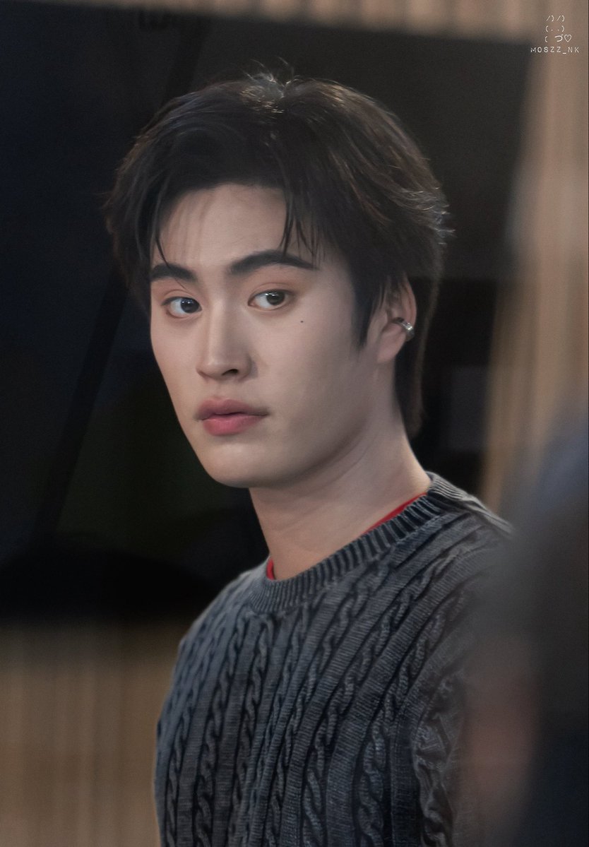 geminittawat's tweet photo. knew smth was different abt his makeup today. soo they lined his waterline a bit, i love this. he looks soo pretty :( https://t.co/nUDcuurrxZ