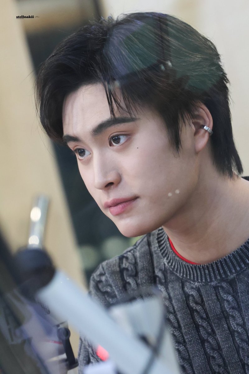 geminittawat's tweet photo. knew smth was different abt his makeup today. soo they lined his waterline a bit, i love this. he looks soo pretty :( https://t.co/nUDcuurrxZ