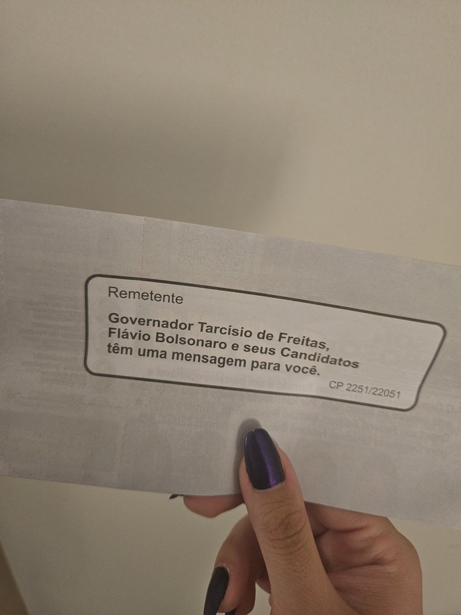 dxc0de's tweet photo. cheguei em casa e tinha isso na caixa de correio https://t.co/yVpG0EjGI1