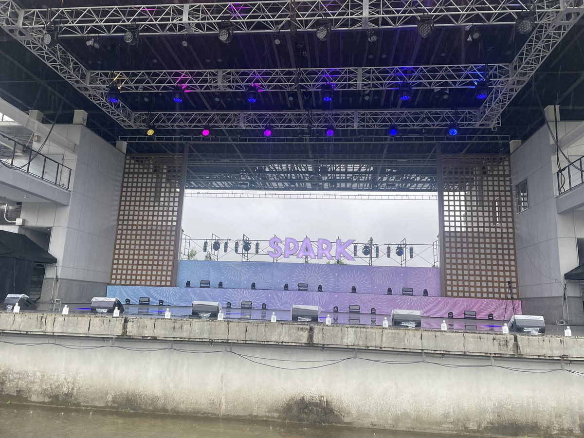 sanairo_COLOR's tweet photo. SPARK1日目！！
メインステージが本当によかった！
この環境でこのライブ見れたのが本当に良かったし楽しかった！！
雨が降ってる中で見るライブも悪くないなって思えたし久々の感覚になれたのも良かった！

ありがとうね！
可愛かったぜ！！ https://t.co/j9FRzyVGR5