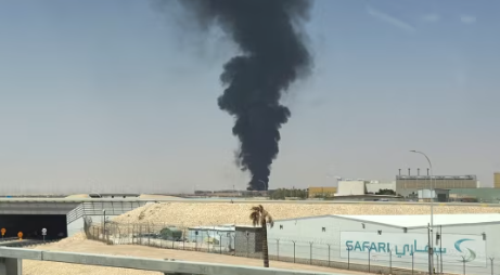 antoniolopez281's tweet photo. Yemen's Houthi rebels claim attack on Saudi capital; fire breaks out at airport fuel depot. https://t.co/HsmfORTIPg
