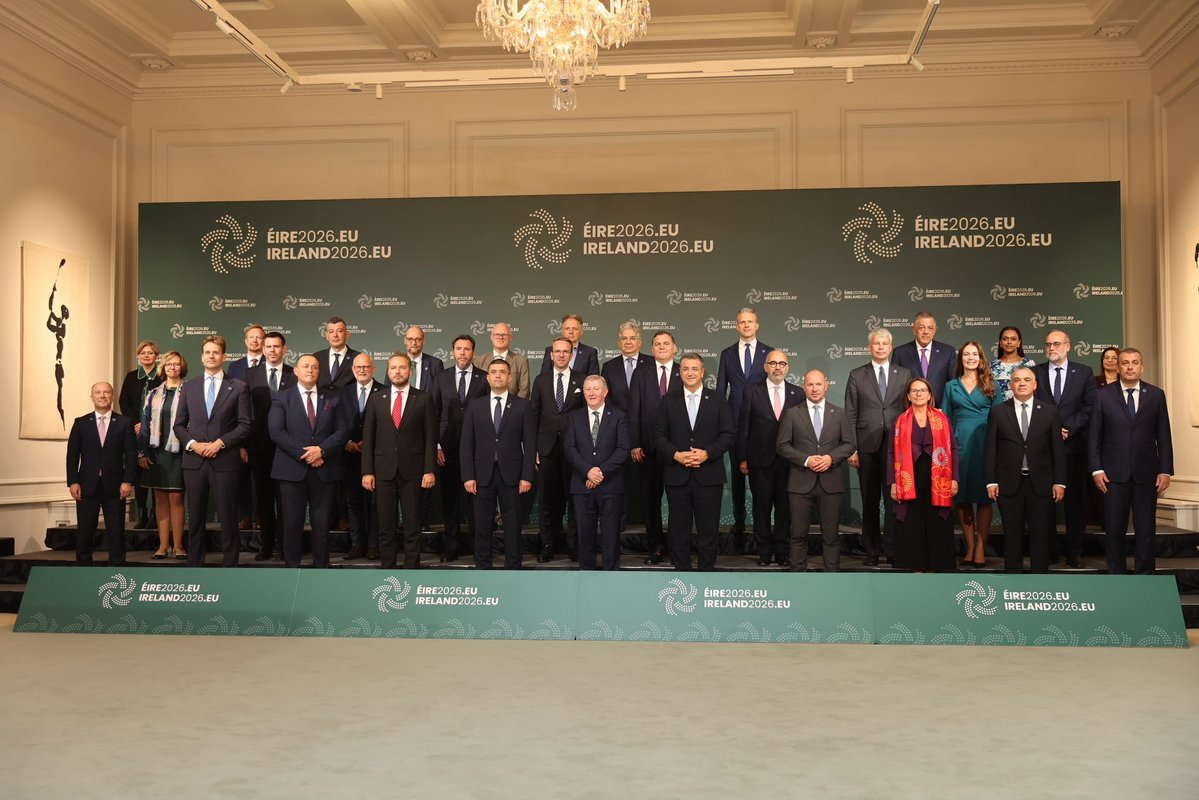 HablamosdEuropa's tweet photo. #TTE | @oscar_puente_, ministro de Transporte, participa hoy en Dublín en la reunión informal de Transportes de la UE.
Seguridad, tecnología, sostenibilidad y combustible son los temas principales en un encuentro en el que se abordan algunos de los retos de la movilidad europea. https://t.co/0VJnIVCuJu