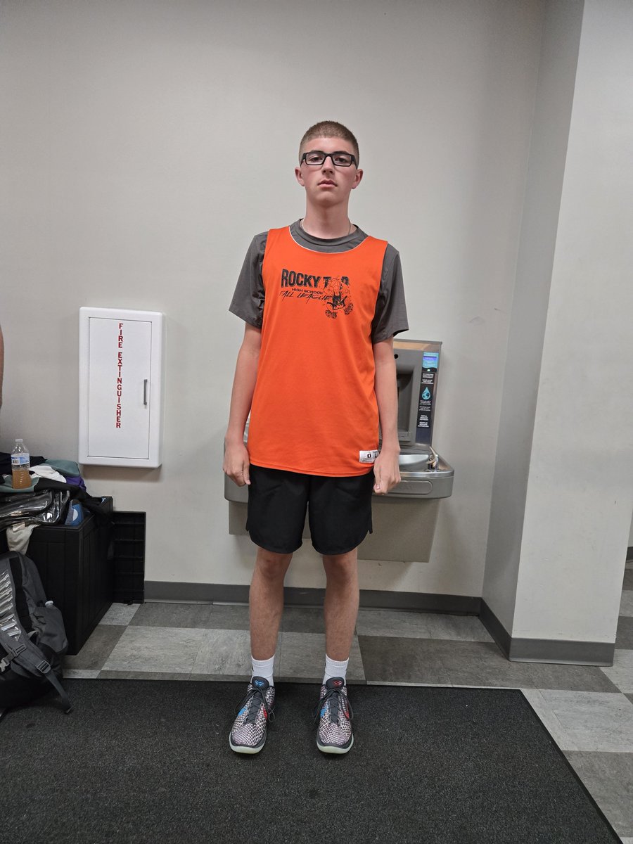 Tnprephoops's tweet photo. Rocky Top DLeague All League
2nd Team All League
Korbin Goins (Cumberland Gap) 
Long athlete had a superb fall league campaign helping lead his squad to the title game. His activity on the glass and blocking shots was most impressive. He finished league play averaging 17.3 ppg https://t.co/FFEgqZt60u