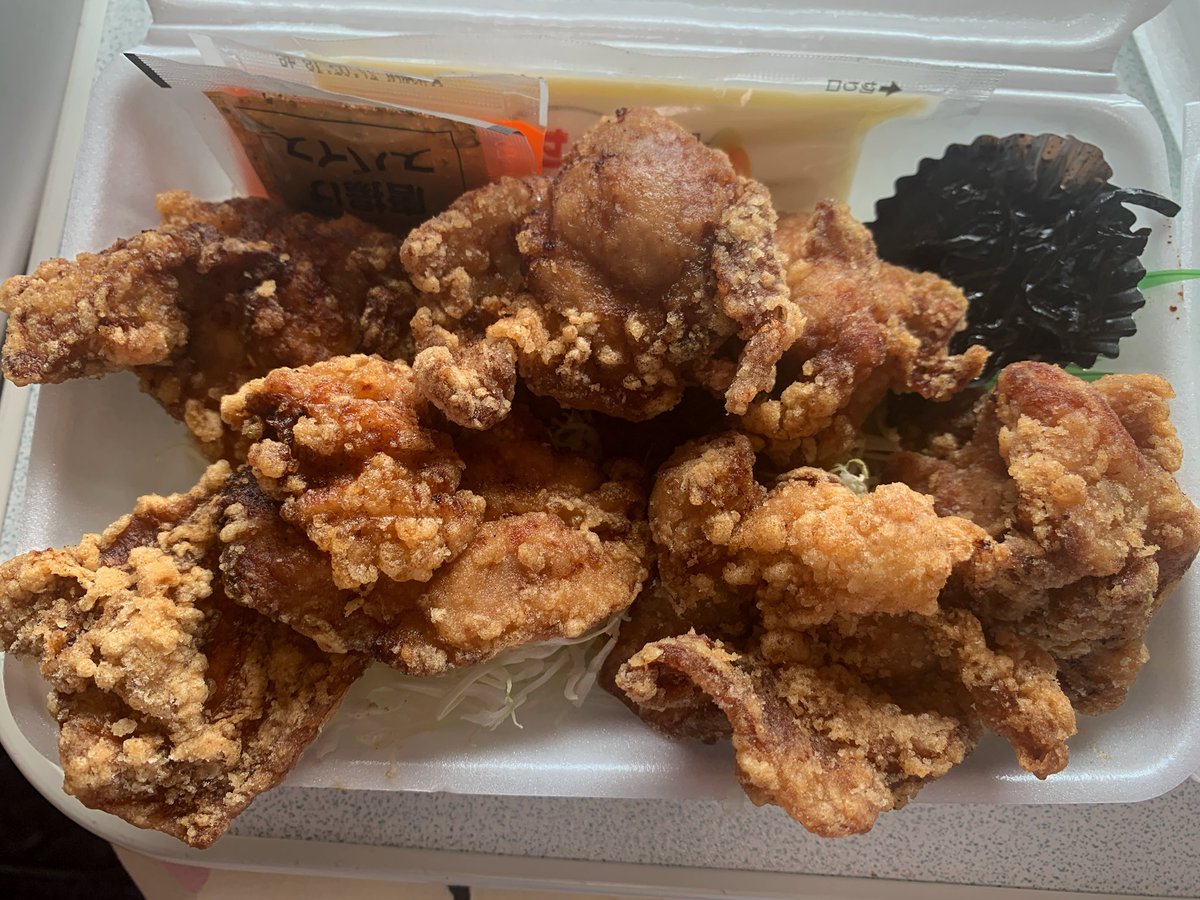 Kenarrow7's tweet photo. めしくうやの唐揚げ弁当。鳥飯チェンジ。 https://t.co/Py3UDuwfZL