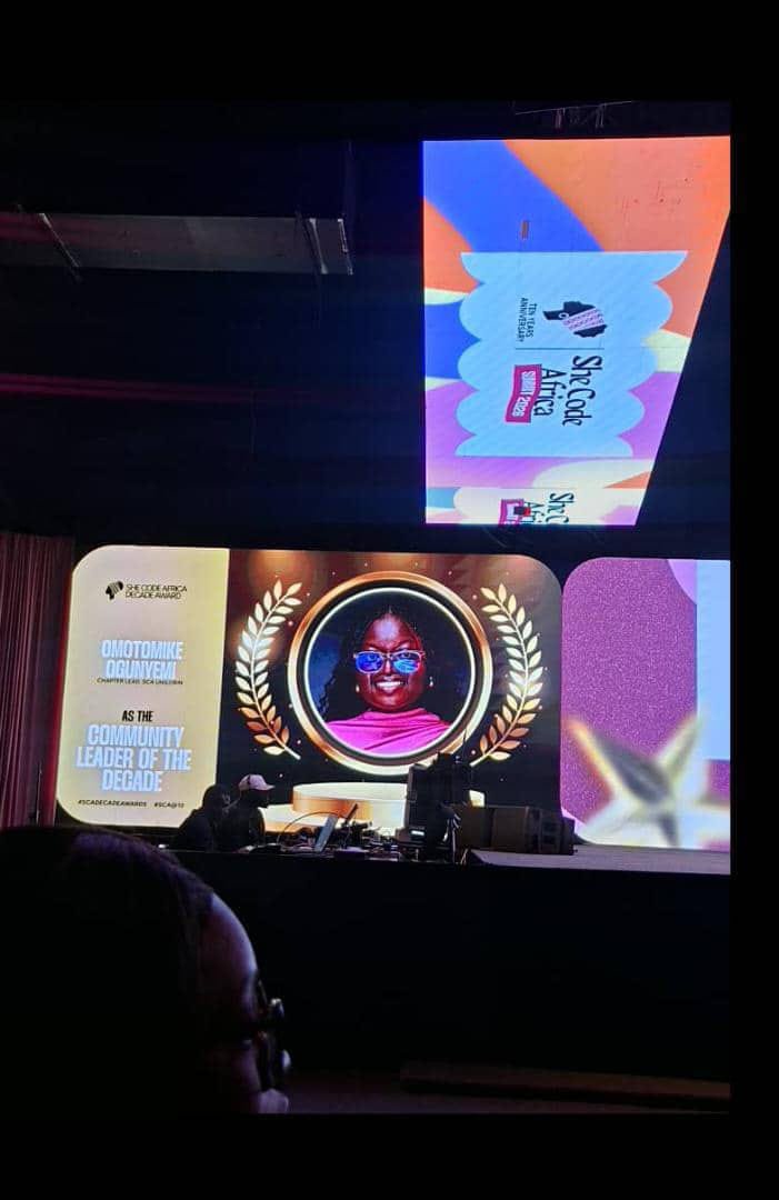 O_tohme's tweet photo. She Code Africa’s "Community Leader of the Decade" Award recipient.
Thank you, super mom, @Kolokodess, and the entire @SheCodeAfrica team, for this recognition. I truly do not take it for granted. It means so much to me. ❤️
#SCASummit26 https://t.co/SPDHBxbr9y