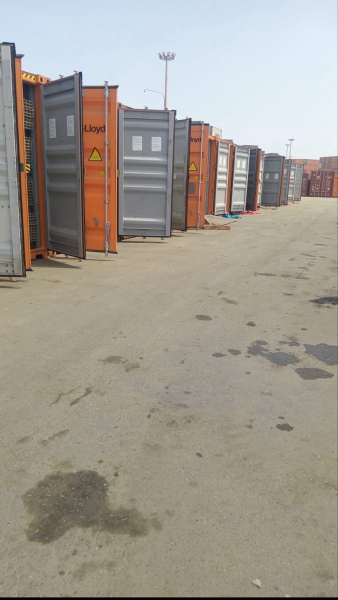 97milkjk's tweet photo. Han llegado alrededor de 4 trailer de estructura en la UNMSM 👀 https://t.co/QboIb5DvEU