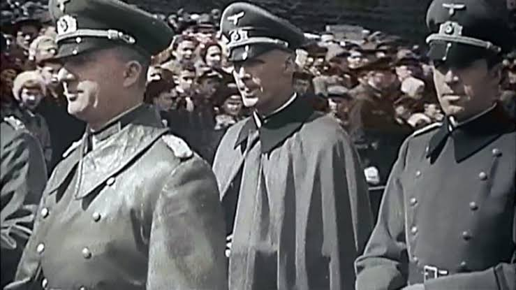 Olle_Smith's tweet photo. Red Army was a Wermakht allie 
Here, Red Square, May 1, 1941

Smiling, a handshake, and a good meal at the end of the day 

Or do you need to see how the Red Army raises its right hand in salute to Wermakht officers? We have those photos for you, you just need to come to Ukraine (no worries, it's safe here; Russia only destroys military objects, so you are good)
