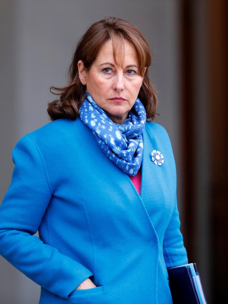 AlertesInfos's tweet photo. 🇫🇷 FLASH - Ségolène Royal s’imagine déjà au second tour de la présidentielle face à Marine Le Pen et a même préparé sa punchline : "Entre nous deux, il y en a une qui n’a pas de bracelet électronique". (Le Nouvel Obs) https://t.co/woOilngTpv