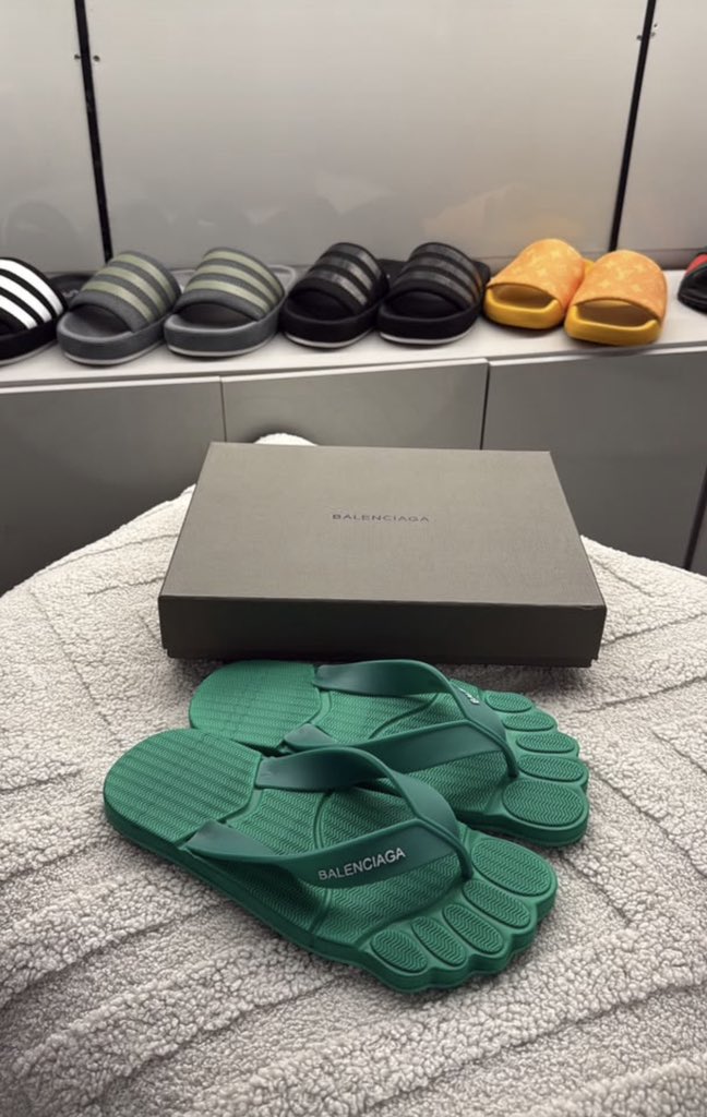 swagtemple400's tweet photo. Balenciaga toe shaped thong sandals available https://t.co/QYjgCagIYE