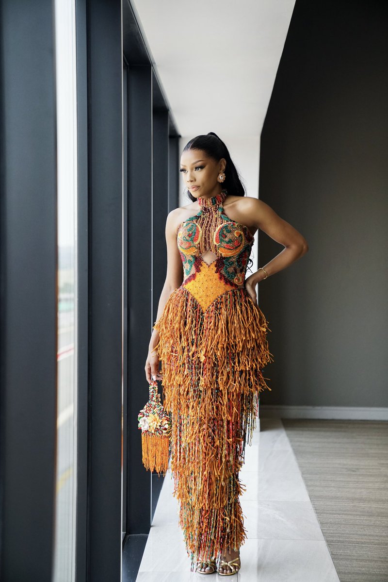 Bonang's tweet photo. 😎☺️ #MakeUpMasterclassVol3 @lorealparisfr https://t.co/UXTWVLS3g0