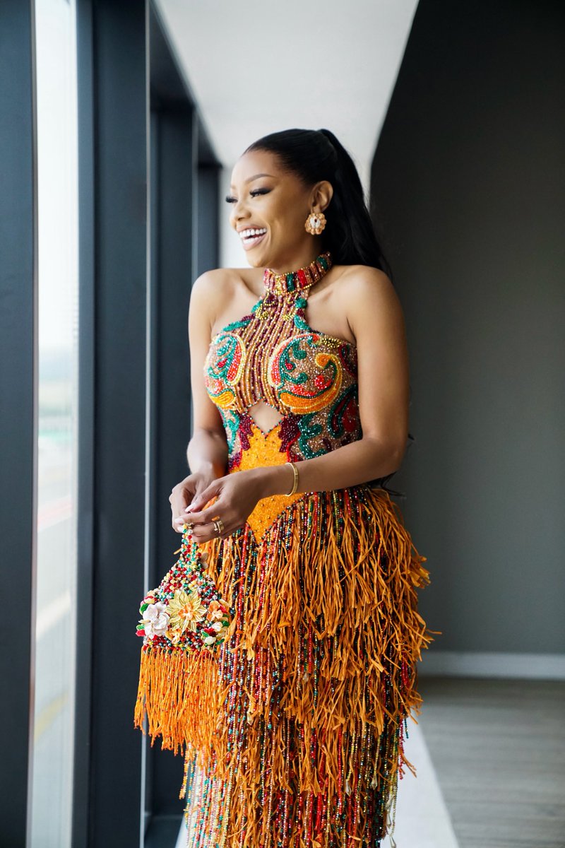 Bonang's tweet photo. 😎☺️ #MakeUpMasterclassVol3 @lorealparisfr https://t.co/UXTWVLS3g0