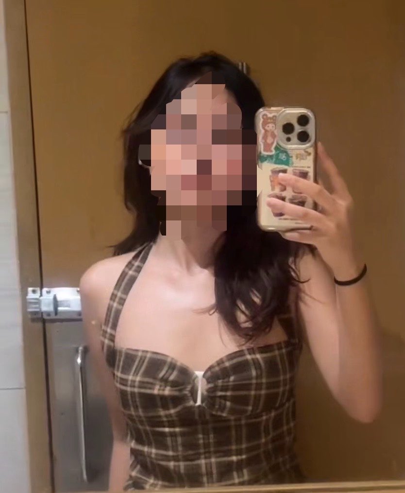 anak1ncups's tweet photo. My top is so tea omfg im cryin i wanna wear this 7x a week Yes i have no boobs I call them model boobs to Cope jk I love it https://t.co/MK5S3SFSpo