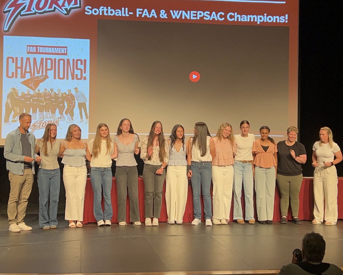 ZoeMalkSoftball's tweet photo. Still can’t believe the amazing run this team had this year - thank you SLS for the huge honor at our end of year Sports Awards ceremony 🙏

And congrats to Coach Beezer for winning Coach of the year!! No one deserves this award more than you!!! https://t.co/rCtzR81C13