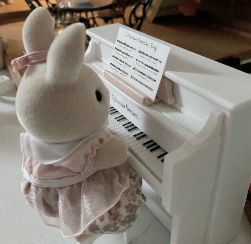 littlerero1's tweet photo. . . . 🎹🎶 https://t.co/aJbBmMdPiE