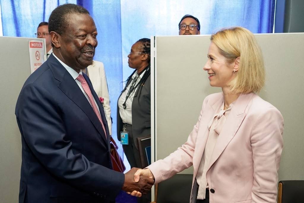 EUAmbKenya's tweet photo. 🇰🇪🫱🏾‍🫲🏻🇪🇺
#Kenya Prime CS M Mudavadi &amp;
#EU High Rep for Foreign Affairs K Kallas

Walikutana leo katika Mkutano Mkuu wa Umoja wa Mataifa mjini New York

Deepening strategic Kenya-EU relations: investment, trade, security https://t.co/5YM4w6JvxA