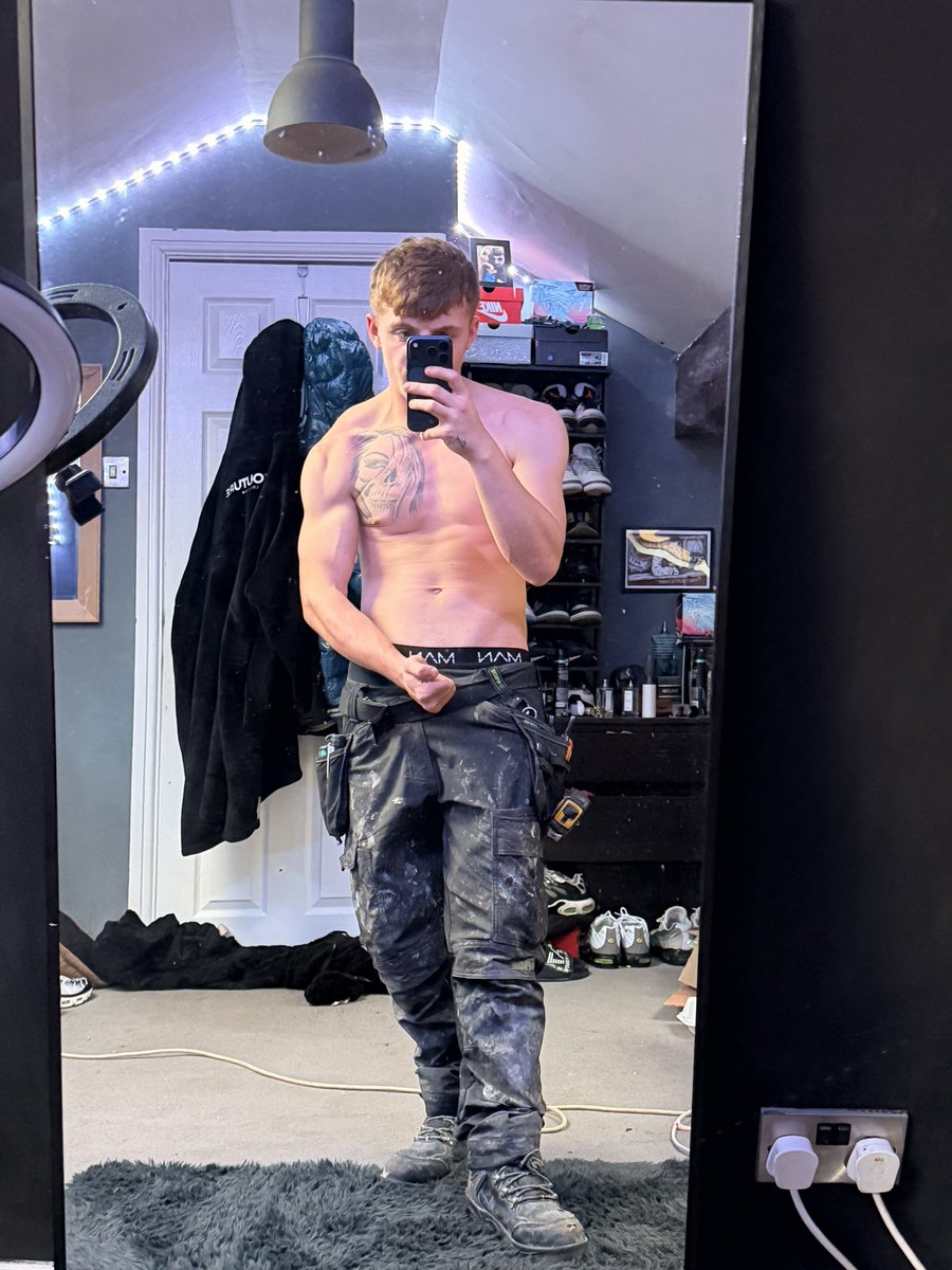 Masterbkup's tweet photo. Dirty work gear after a long day… why does it entice your tongue so bad😵‍💫you and your melty brain can’t help but observe and obsess over such greatness https://t.co/SHRKquPI6s