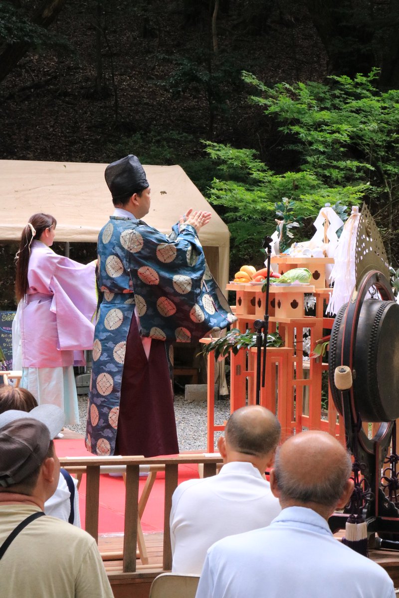 hachimanshrine's tweet photo. 令和8年9月21日(祝)吉川八幡神社【放生会】
無事に全行程滞りなく御仕えさせて頂きました。
風がとても強く落ち葉や砂埃が巻き上げられることもありましたが、暖かく寒くもなく暑くもなく、まさに「暑さ寒さも彼岸まで」を感じる秋分の放生会でした。 https://t.co/54ReosRM1p