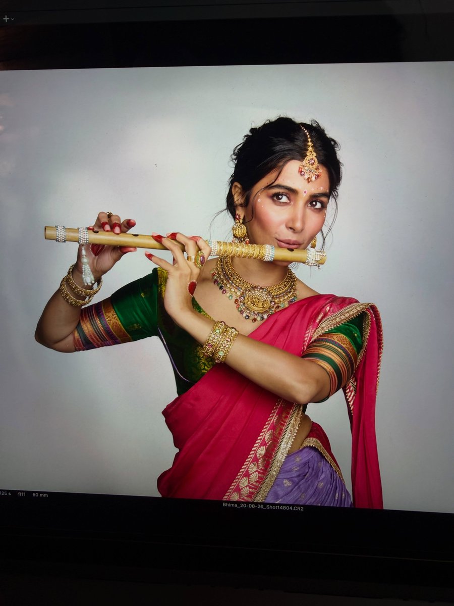 poojafan1013's tweet photo. No words 
Just AVPL Dialogue ea gurthosthundi ee pics choosthe 

MADAM SIR MADAM ANTHE 🤌🏻🥰

....FACE LO aa cuteness tho champeyandi madam 🤌🏻 
@hegdepooja https://t.co/eOxbhU0Nlj