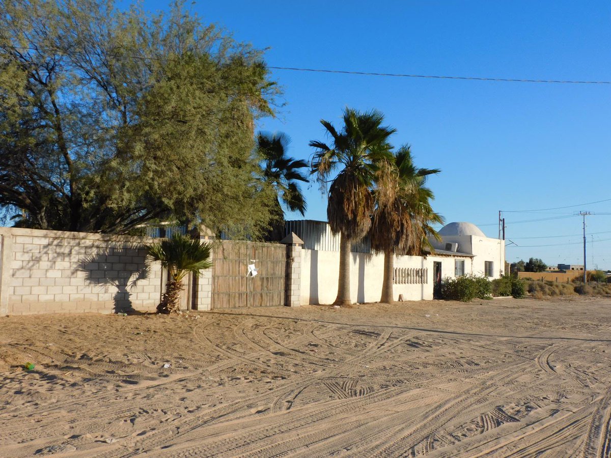 ArizonaPrensa's tweet photo. 🚨 Rescate bajo fuego y duro golpe al crimen en Puerto Peñasco. 

Fuerzas de seguridad liberaron a 3 personas secuestradas y detuvieron a 7 criminales tras un intenso enfrentamiento armado. El operativo fue derivado de la investigación del secuestro de mineros.

📷 Jimmy Cortez https://t.co/cqcYGyFYJr