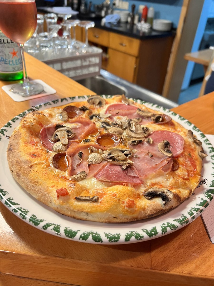 FloridaBallerDE's tweet photo. Pizza Speziale 🇮🇹 https://t.co/ZEHnwDoJQX