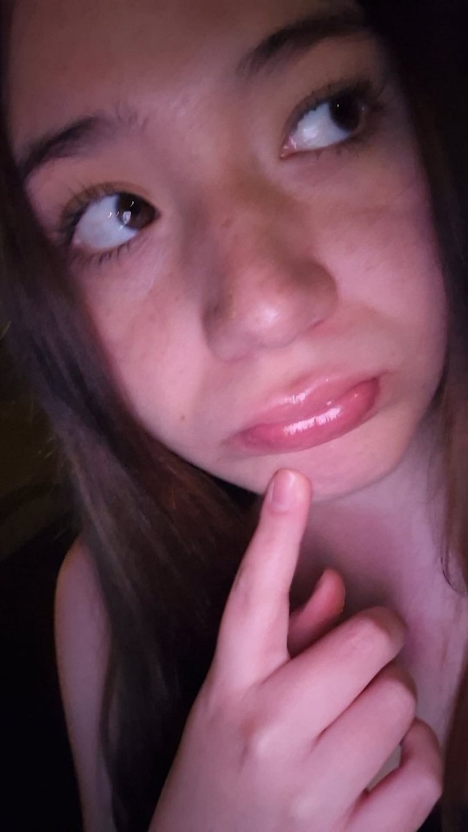 Pawelcocb's tweet photo. Follower sends his 18 gf, Selena 😈 Send me your gf to get her exposed #cuck #trade #leak #expose #exposed #submission https://t.co/4YABO1PPhf