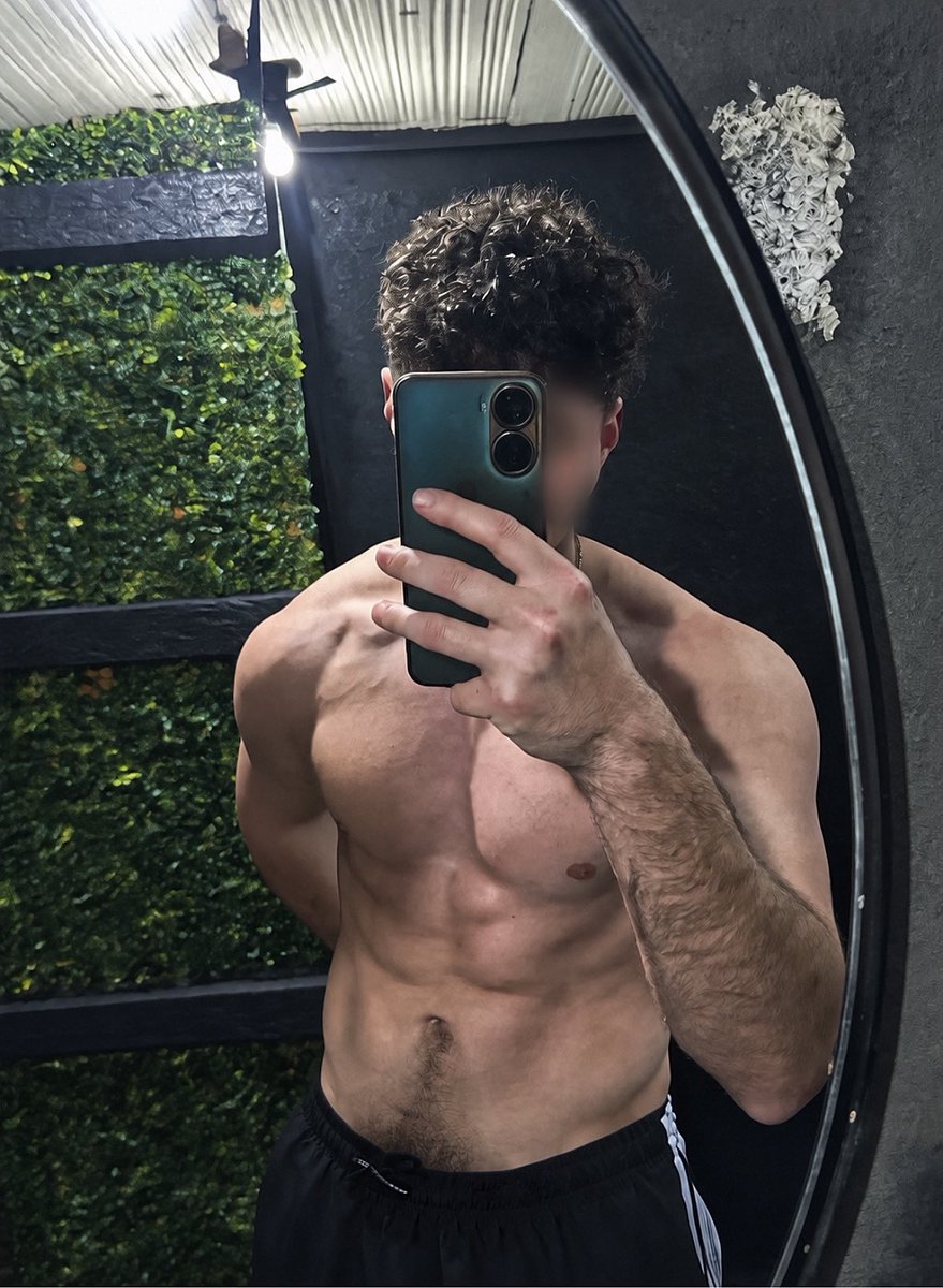 AlanflexOrl's tweet photo. I need a hole here, retweet this if I you let me fuck yours and then check DMs for a surprise 😉🔥 

https://t.co/oZE7HBMdzD https://t.co/GcLpU0JuQ6