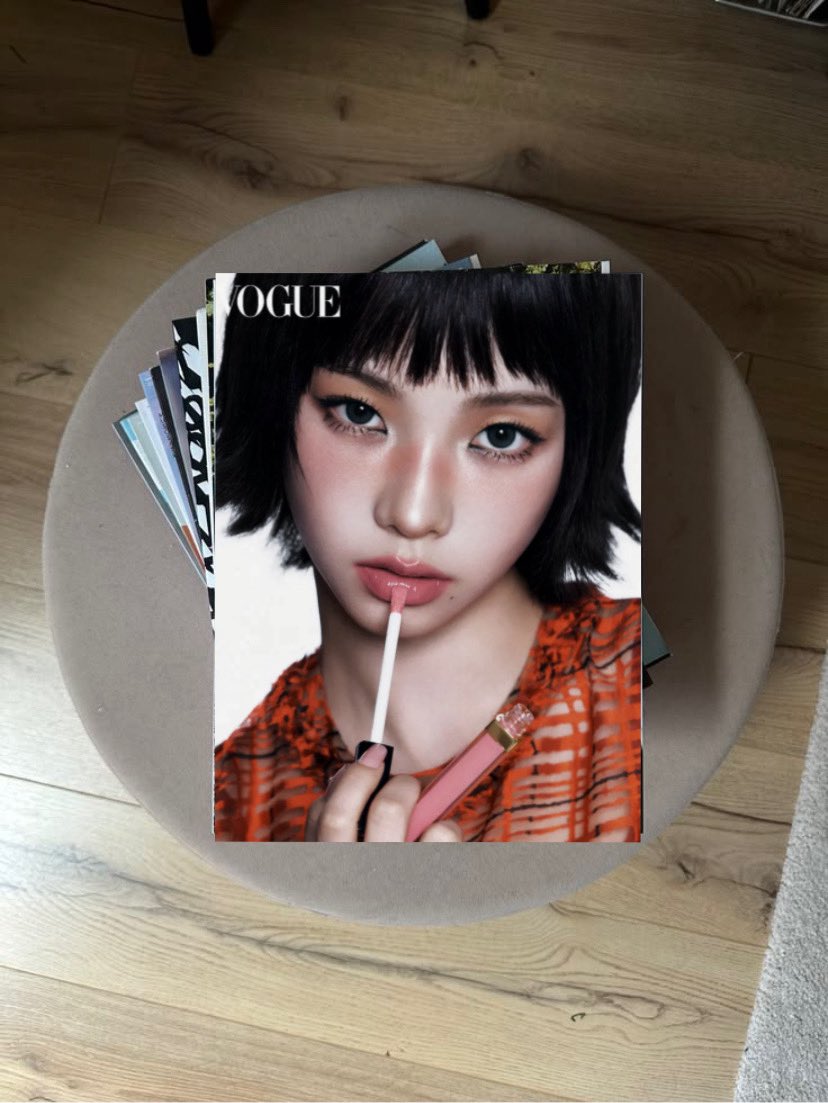 Kayinayu's tweet photo. coco touch…/ ꫂ ၴႅၴ the moment it takes to glide gloss onto your lips is shorter than you might think, and (chanel beauty’s) ‘rouge coco gloss #438 charms’ makes every fleeting touch feel smoother. Its /…cocoon-tip applicator/ concave at the center like an ice cream scoop, follows the curves of the lips with a soft, seamless glide, delivering just the right amount of formula evenly in a single touch.. 𖡼.𖤣𖥧