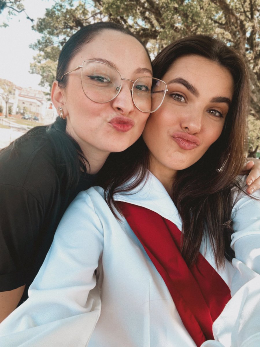 nothatdemi's tweet photo. aquela trend de "não sei o que é ser tratada mal por fav" ❤️‍🩹 meio que ganhei na loteria quando me apaixonei por elas https://t.co/tACtzGzfkL