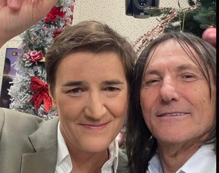 doktorzapsopet's tweet photo. @anabrnabic Ana ti se grliš sa ubicom koji je u oktobru 1992. godine na Novom Beogradu ubio ženu. Njegova žrtva bila je njegova bivša partnerka, osamnaestogodišnja devojka, u koju je pucao iz pištolja https://t.co/Dd9K0IEgqJ