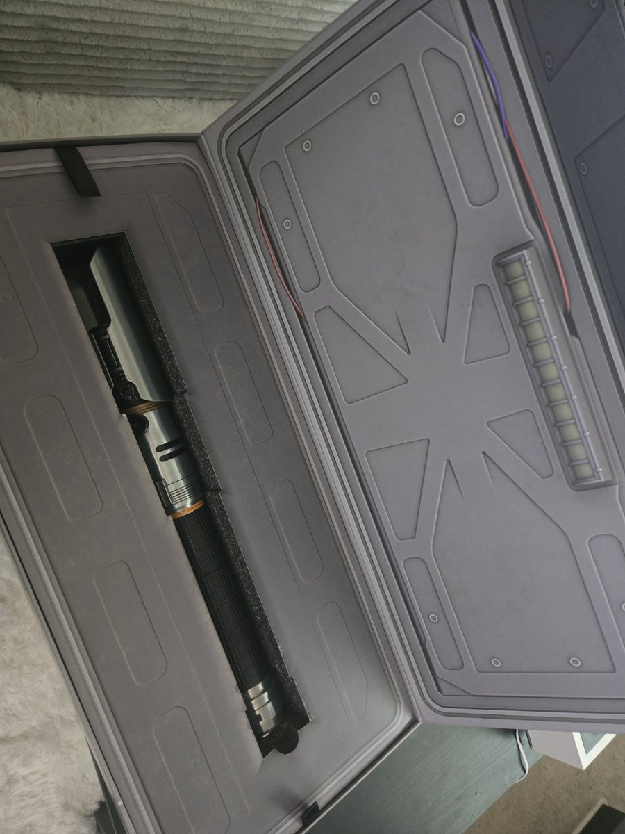 intonerthree's tweet photo. its been a rough couple of weeks and it got really hard for a bit there so i went full retail therapy mode and bought myself... the jedi survivor collectors edition 😭 look at it!!! https://t.co/YF0qxZhK65