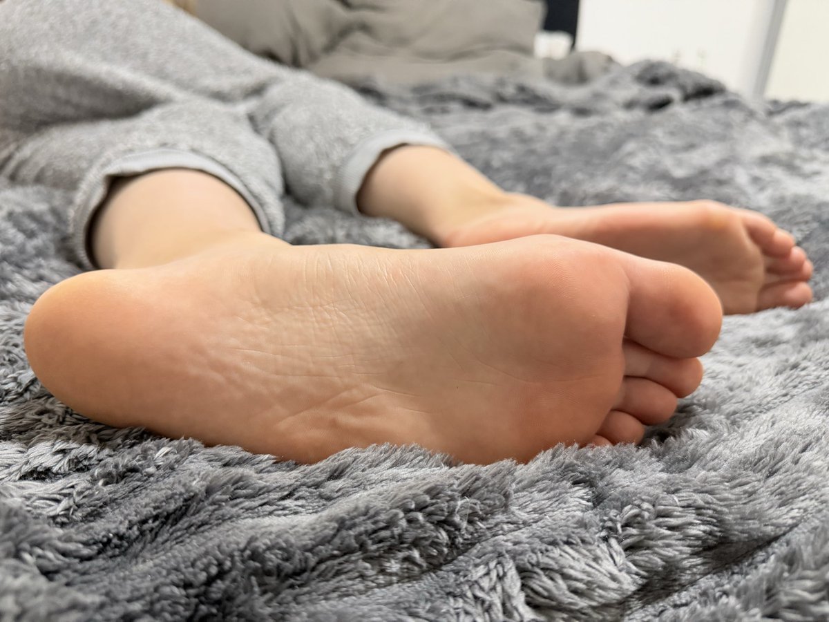 Mariemarsen's tweet photo. Monday is finally over… jetzt dürfen die Füße hoch. 👣😏 Enjoy the view.🤤

@rt_domm @modelssecret_ https://t.co/d29ZmycIQd