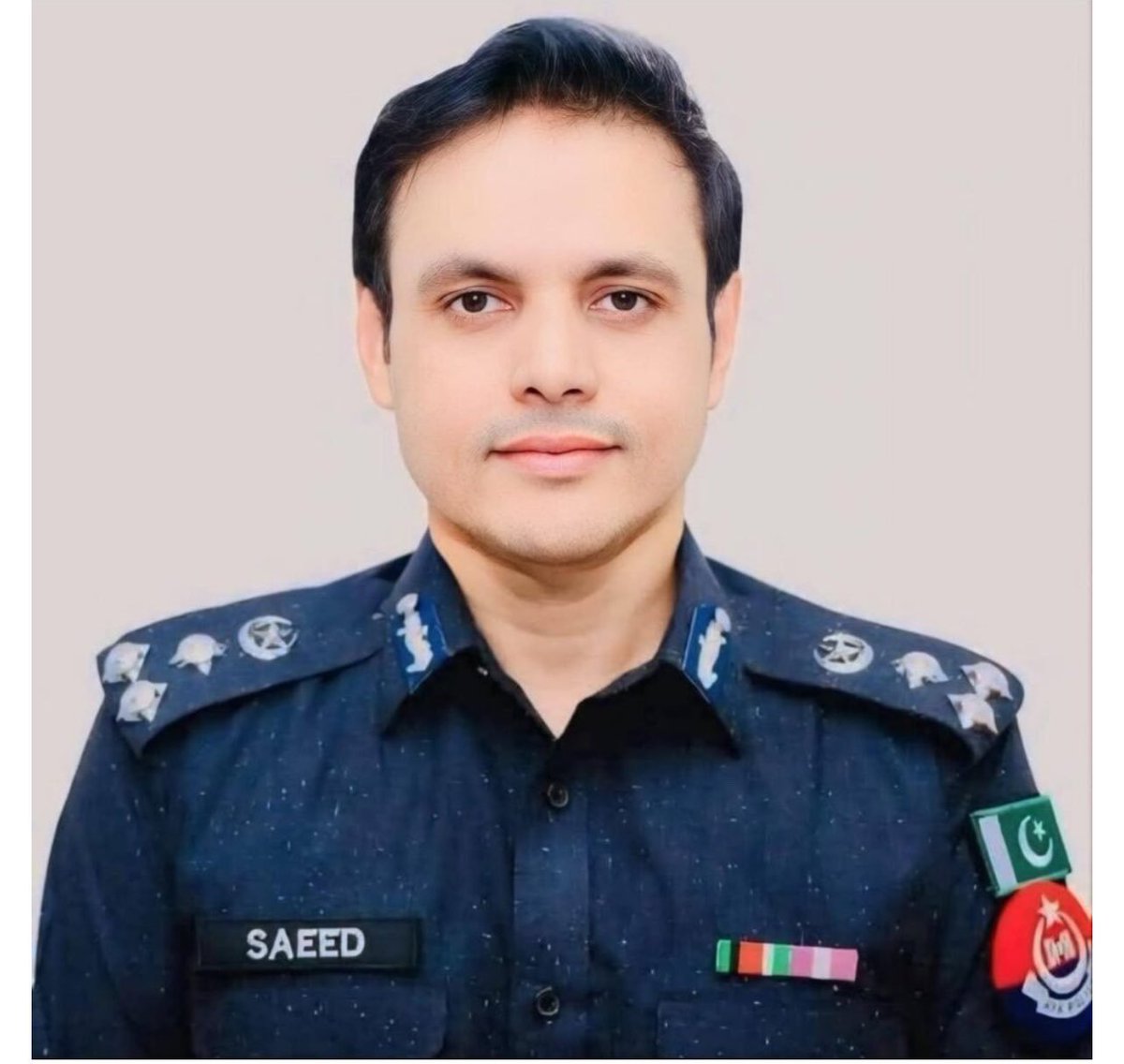 HameedKhan82802's tweet photo. وزیراعلی صاحب جرنیلوں کے ان دونوں دلالوں کو صوبہ بدر کردے۔!!!

یہ تنخواہیں تو ہمارے صوبے سے وصول کرتے ہے لیکن دلالی جرنیلوں کے کرتے ہے۔!!

@SohailAfridiISF https://t.co/bjnKh1NQpd