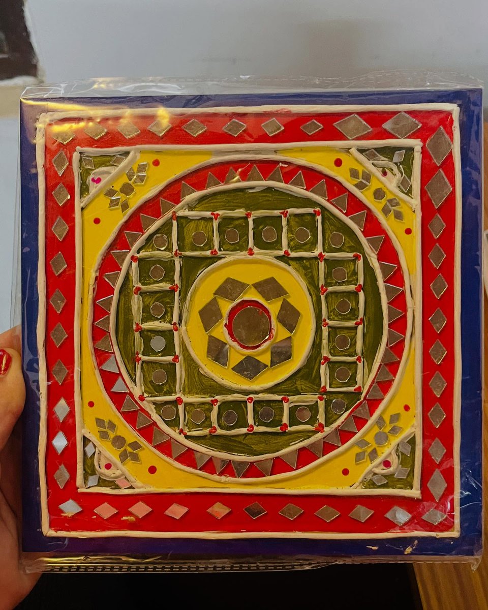 JeramyEidem's tweet photo. Capturing mirror magic on canvas

Discover the timeless charm of Lippan Art, a traditional craft. https://t.co/AHF71NZ26b