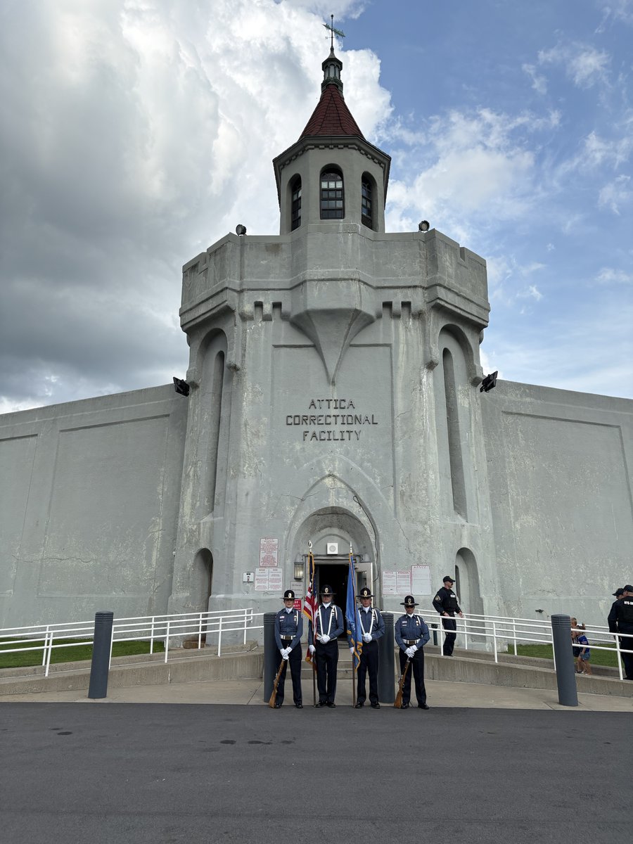 OklaDOC's tweet photo. Remembering. Honoring. Never forgetting.

ODOC Honor Guard was honored to attend and participate in the 55th anniversary memorial of the Attica uprising, helping pay tribute to those who lost their lives during the events of September 1971.

More photos: https://t.co/DqEYTjHNHE https://t.co/KLIUln1pVh