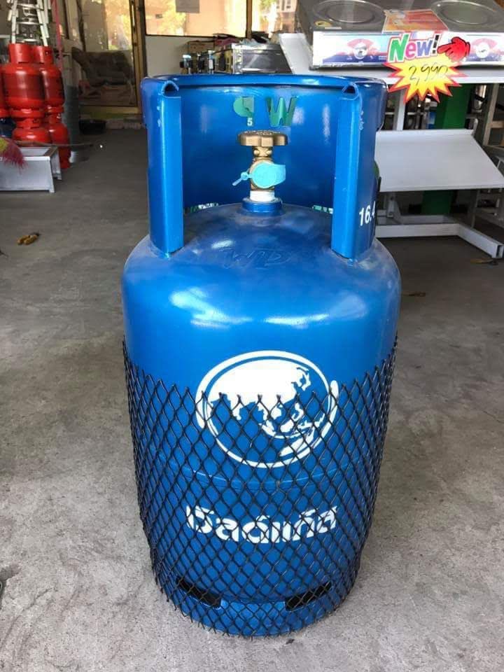 akanbi72585's tweet photo. Cylinder full of gas  or a week with her?? https://t.co/wec6OXiPeS