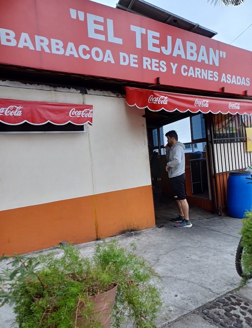 mamicuri's tweet photo. @InspZapopan @JuanJoseFrangie @ZapopanGob  “el tejaban” en Av Paseo de las Aves #1558 cruza con C. Cardenal o Av Valle de San Isidro, Mirador de San Isidro. Todos los días realizan trabajo de 2am a 5am, generando ruidos con tablas,licuadoras y música. No permiten descansar 🥲 https://t.co/32LPx6mTx2