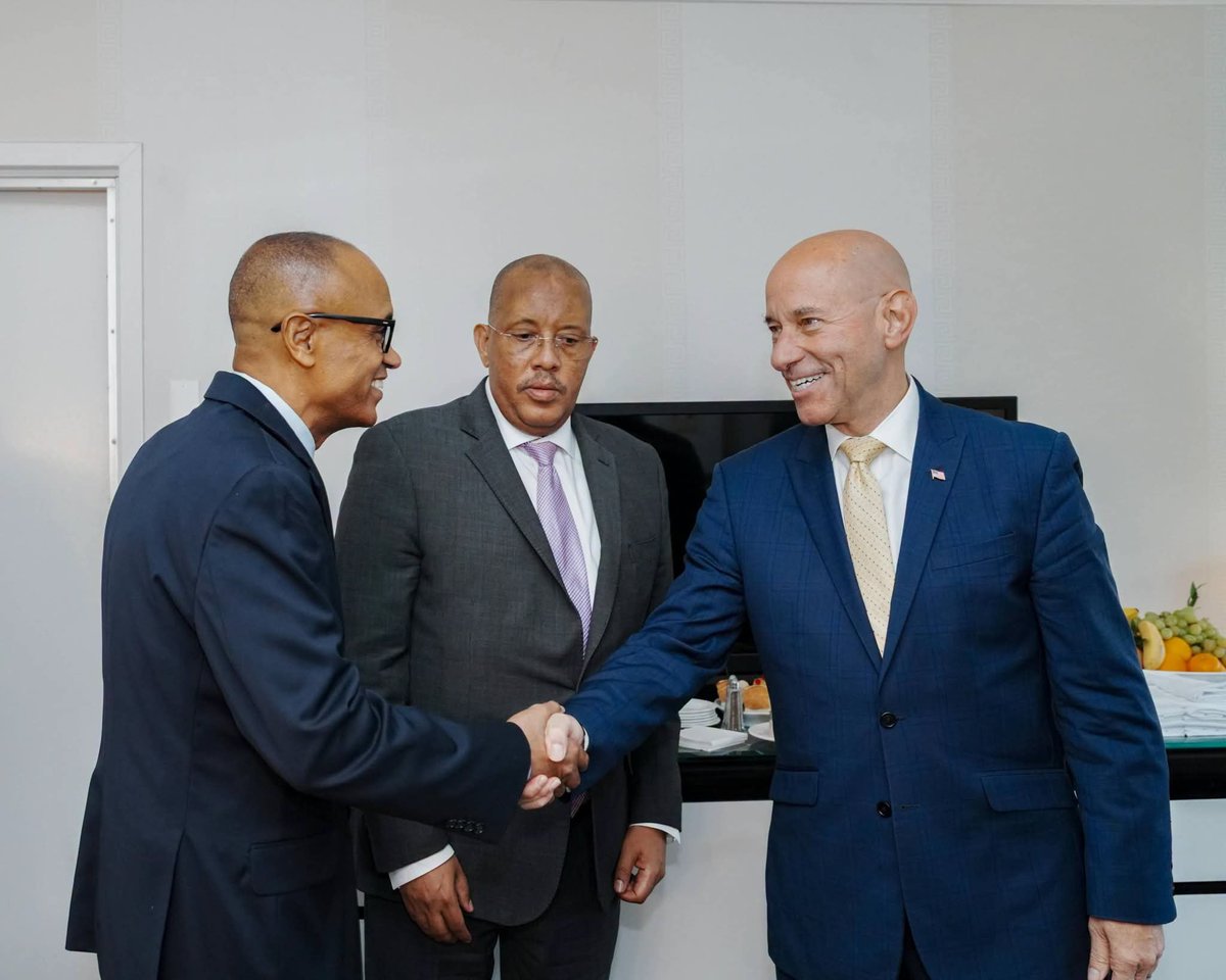 MFAEthiopiaFR's tweet photo. En marge de la 81e Assemblée générale des Nations Unies, Getachew Reda, ministre-conseiller pour les affaires de l'Afrique de l'Est, s'est entretenu aujourd'hui avec Frank Garcia, secrétaire d'État adjoint américain pour les affaires africaines. https://t.co/hii86KhuO3