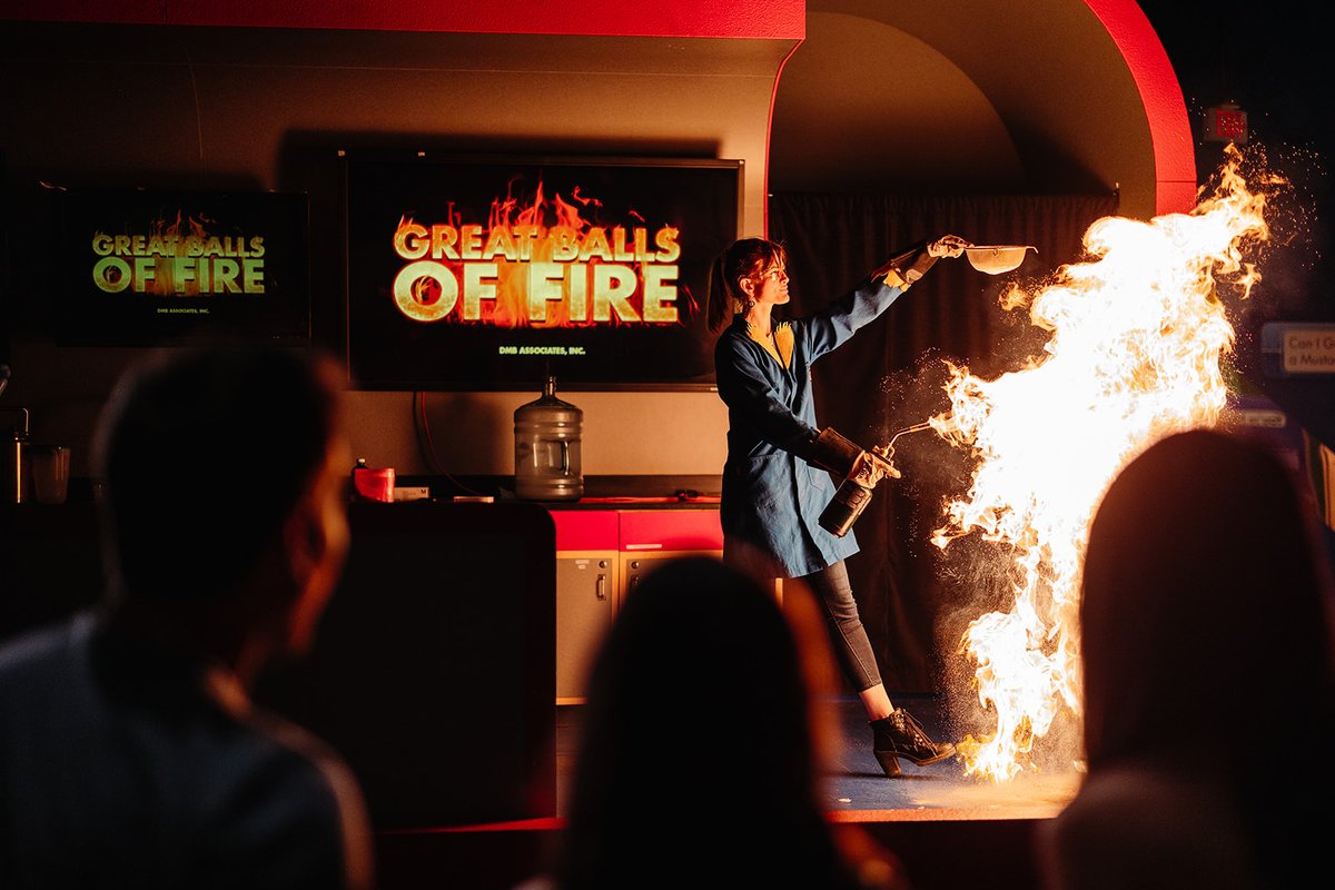 azsciencecenter's tweet photo. ✨ Don’t miss Dazzling Demonstrations at Arizona Science Center!

Catch a live, 15-minute science show every hour starting at 10:20 a.m. and watch experiments, discoveries, and STEM come to life!

Come curious, leave amazed! Plan your visit today ➡️ https://t.co/STXan9oij2 https://t.co/3GXyPESwyn