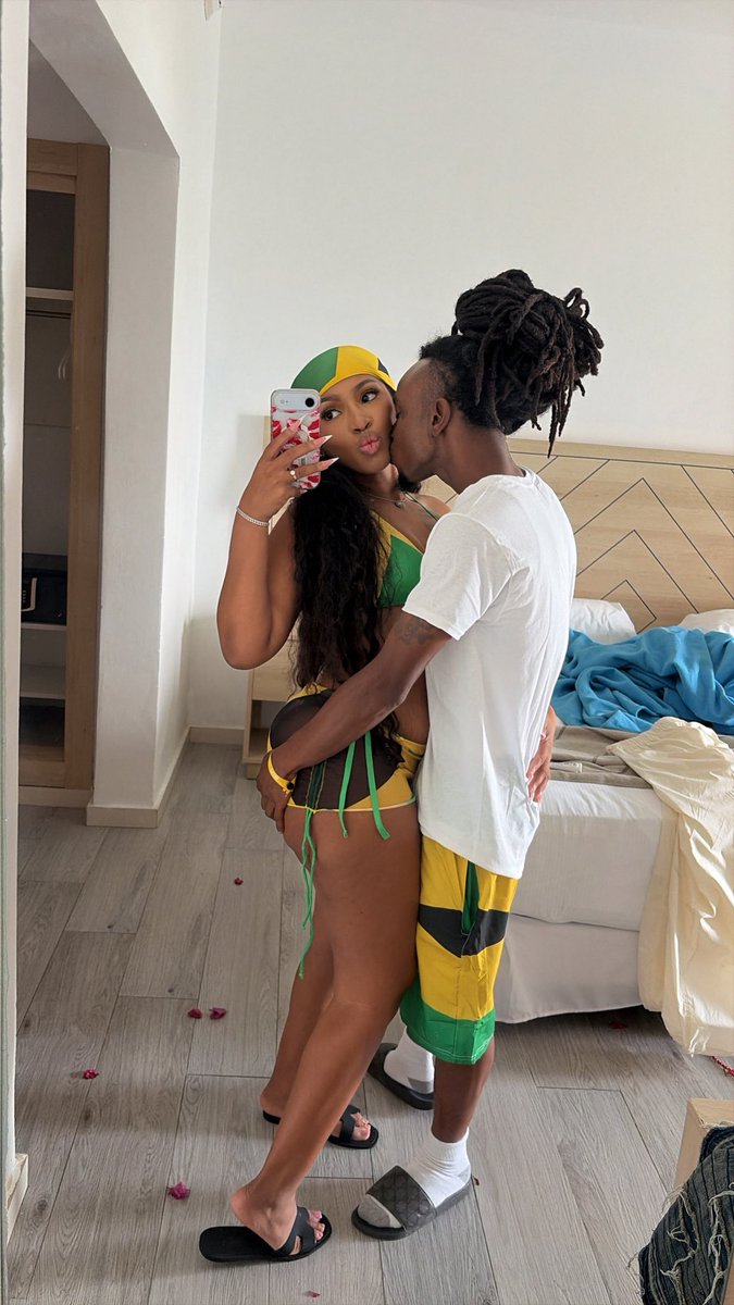 ForeverX04's tweet photo. Jamaica 🇯🇲 With My Lover 💍 https://t.co/86iJBQDAhT