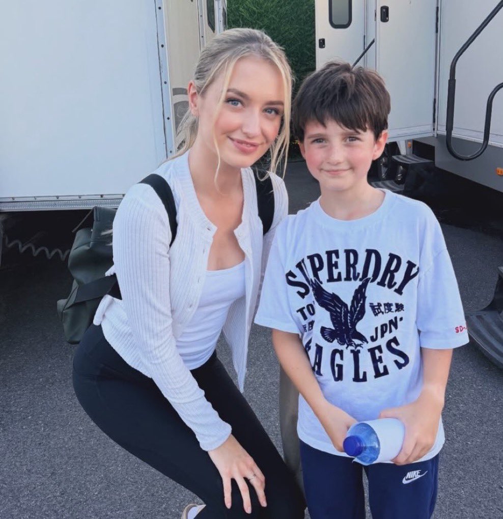 aoisfe's tweet photo. “Joey’s friend,” he said in delight. “The pretty girl.” 

“Hi, Ollie” https://t.co/yfS4sOZJXb