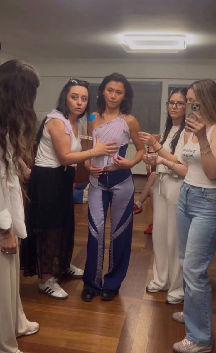 Berfinmy7's tweet photo. Okul acıldıktan sonraki bizim esgal https://t.co/4vj25evyDV