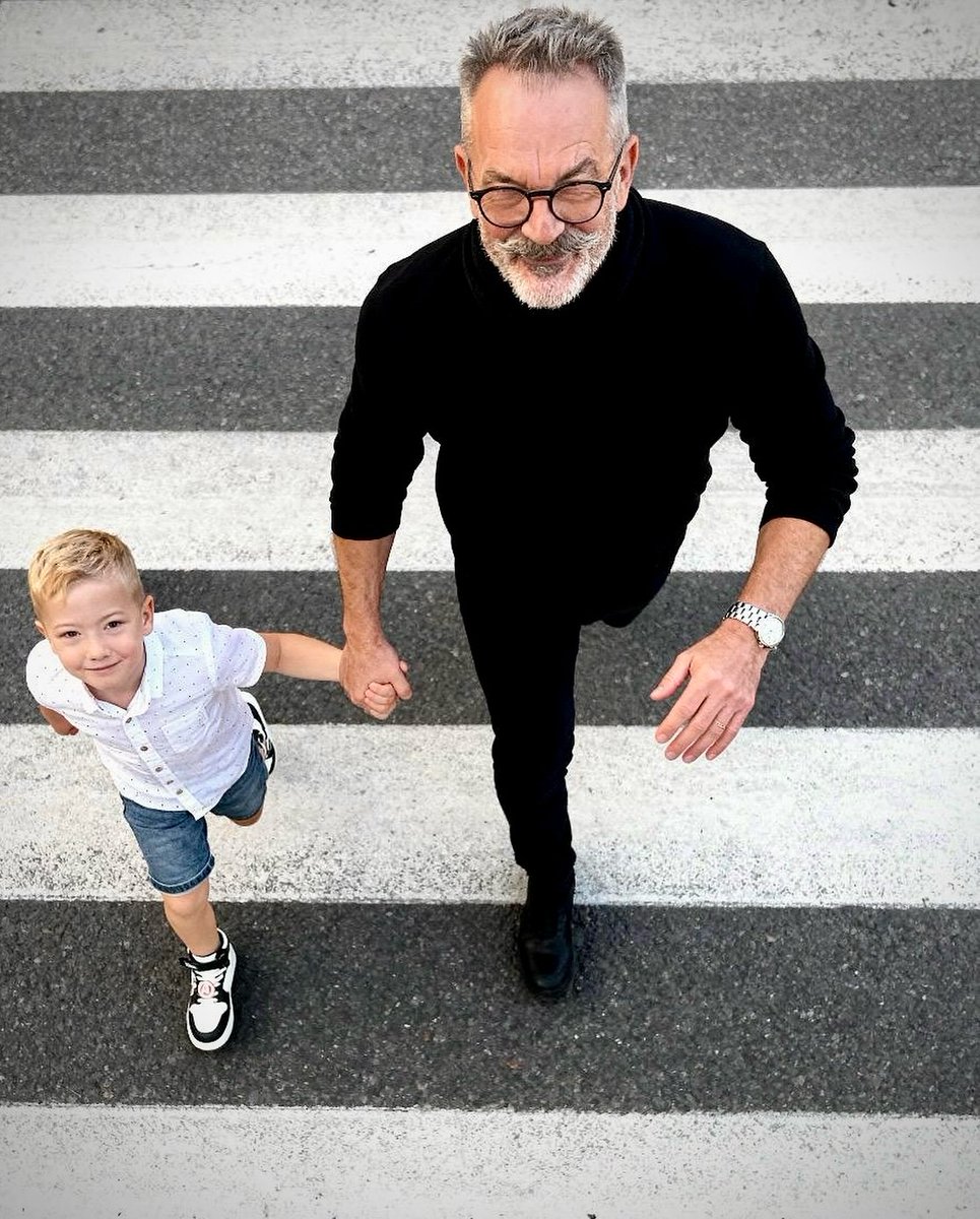 eugeniojunior5's tweet photo. Štěstí s bolestí na jednom místě. AI vytvořila něco, co už bohužel fotoaparát zachytit nedokáže. https://t.co/SXfGl5P4fX