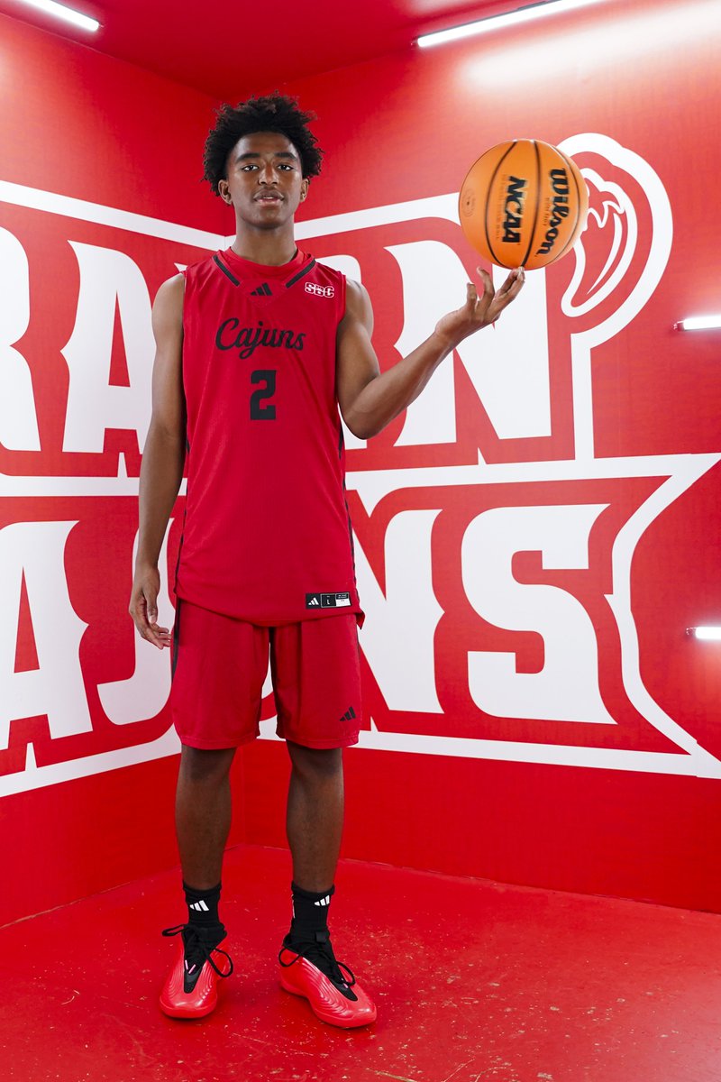 ChrisClair_2's tweet photo. Unofficial visit to Louisiana-Lafayette was amazing. Coach @quannas_white &amp; @coach_dreyes amazing men. Their genuineness and honesty is immeasurable. The attention to detail by the coaching staff showed that there is some great things happening in Lafayette, LA.  
#blessed https://t.co/TO7HlZpy0G