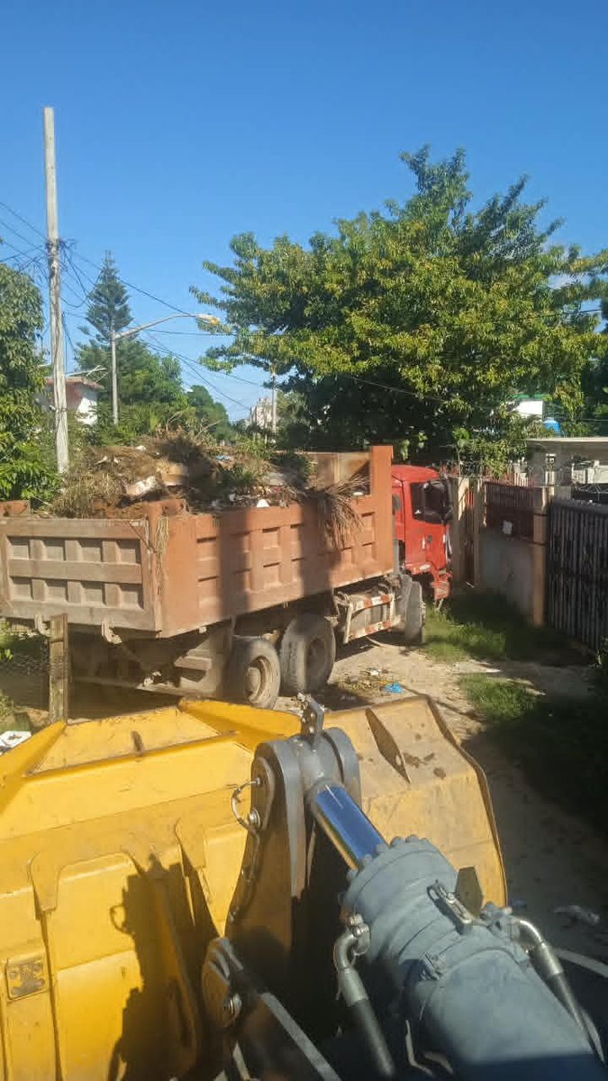 Yoamel_Acosta's tweet photo. Comunales de #LaLisa trabajando cada día por el bienestar de nuestro pueblo. #CubaEstáFirme https://t.co/r5GAvc3h4Y