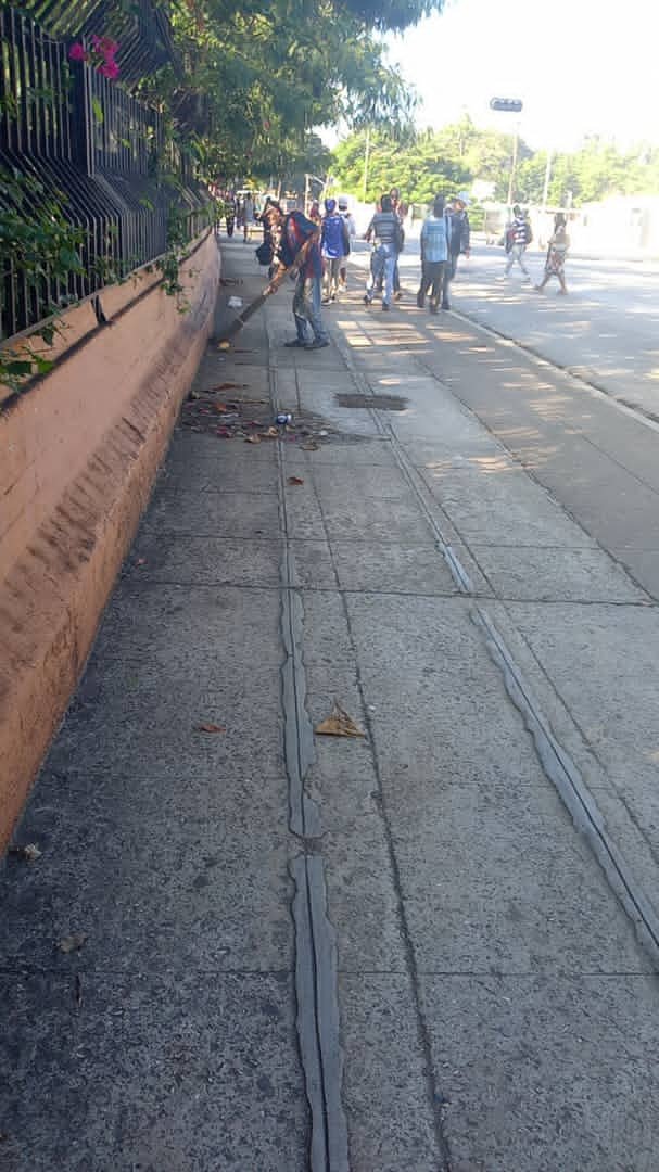 Yoamel_Acosta's tweet photo. Comunales de #LaLisa trabajando cada día por el bienestar de nuestro pueblo. #CubaEstáFirme https://t.co/r5GAvc3h4Y